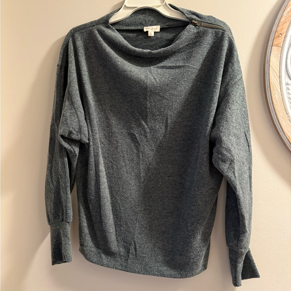 Hem & Thread Charcoal Knit Top